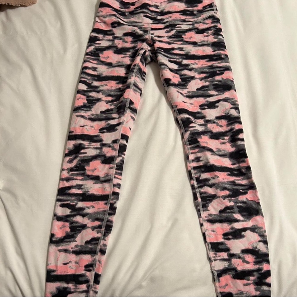 Pink camo Lululemon leggings